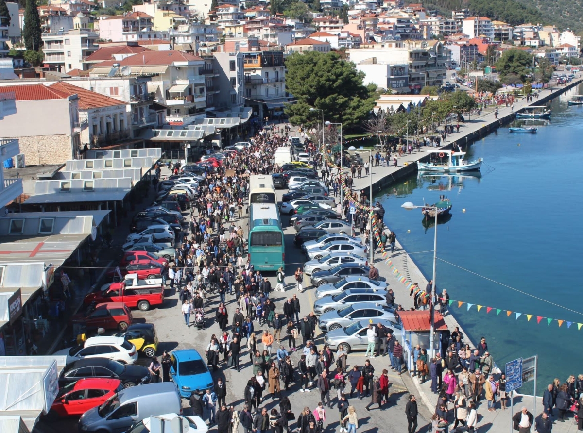 Μαζική Συγκέντρωση Μνήμης και Διεκδίκησης για τα Θύματα των Τεμπών στην Αμφιλοχία 