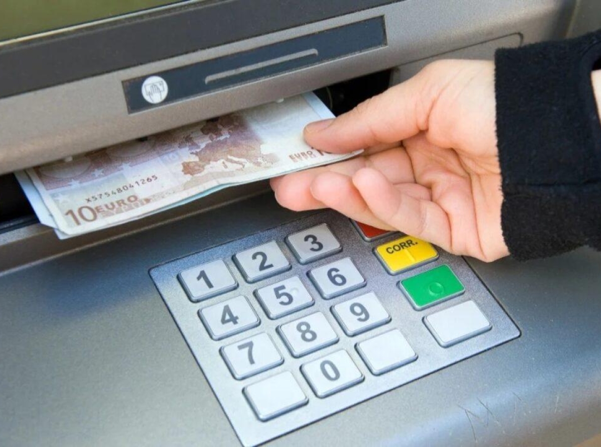 Κοινός τραπεζικός λογαριασμός: Τι ισχύει για τις καταθέσεις αν πεθάνει κάποιος από τους δικαιούχους