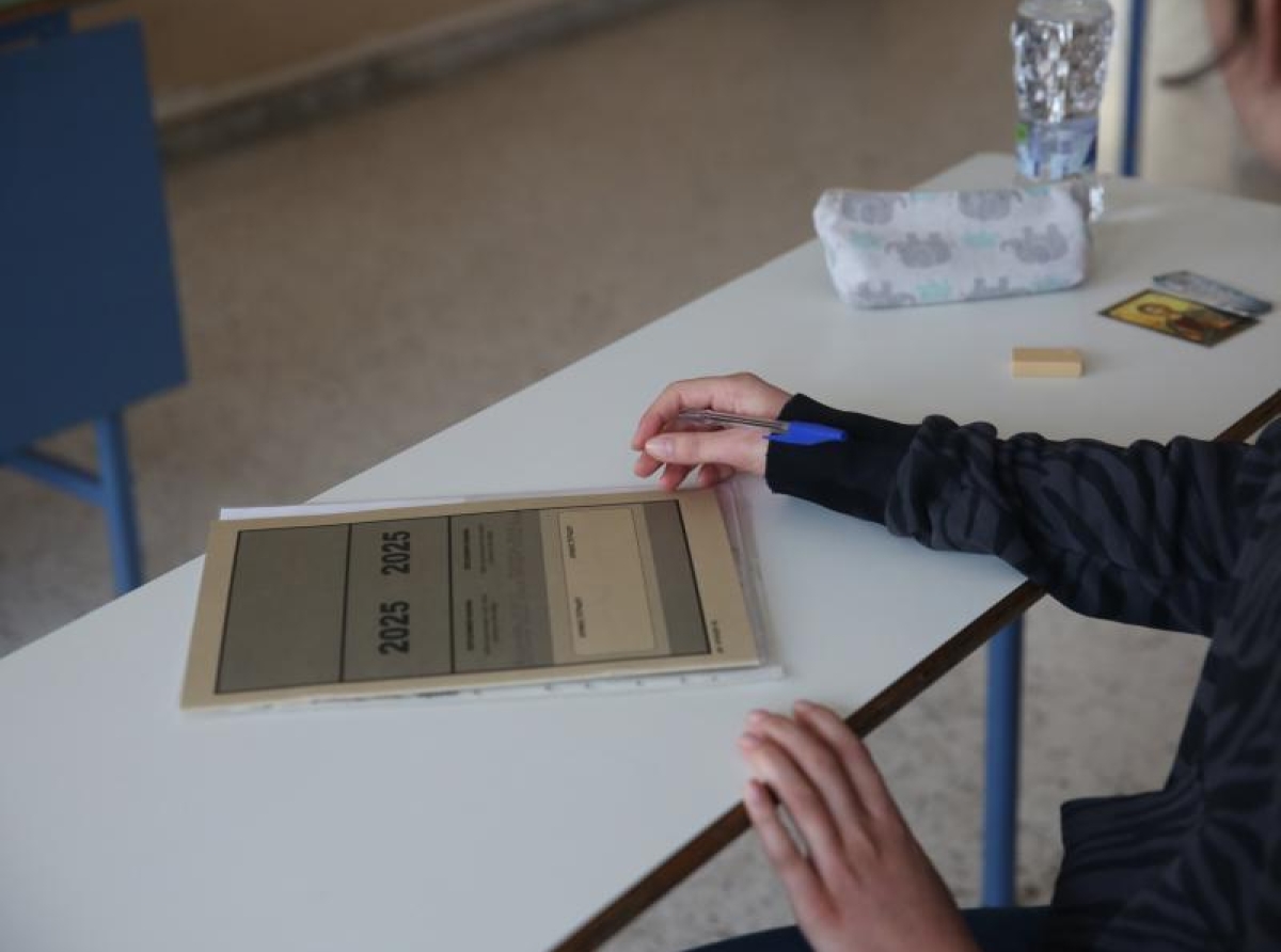 Η «βιομηχανία» των Πανελλαδικών: Φροντιστήρια, βιταμίνες, διαιτολόγια, σύμβουλοι προσανατολισμού και τώρα TikTok