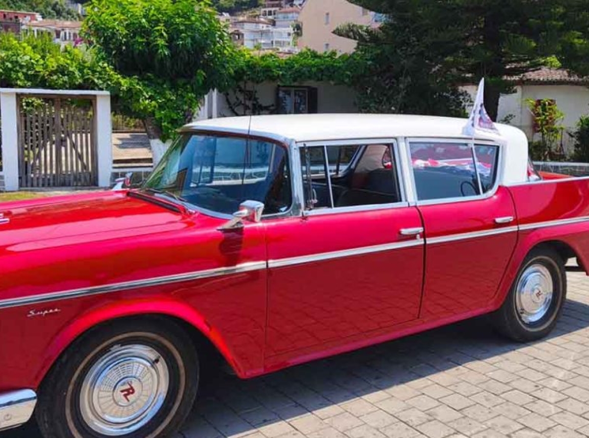 "Παρέλαση" από παλιά και κλασσικά οχήματα στην παραλία του Μενιδίου (βίντεο - φωτογραφίες)