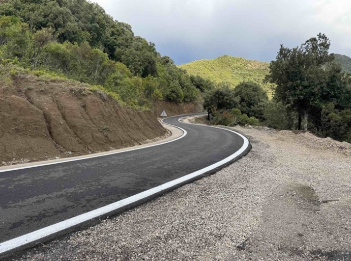 Ολοκληρώθηκε από τον Δήμο Αμφιλοχίας το έργο ασφαλτόστρωσης αγροτικού δρόμου μήκους 4 χλμ στην Τοπική Κοινότητα Πετρώνας