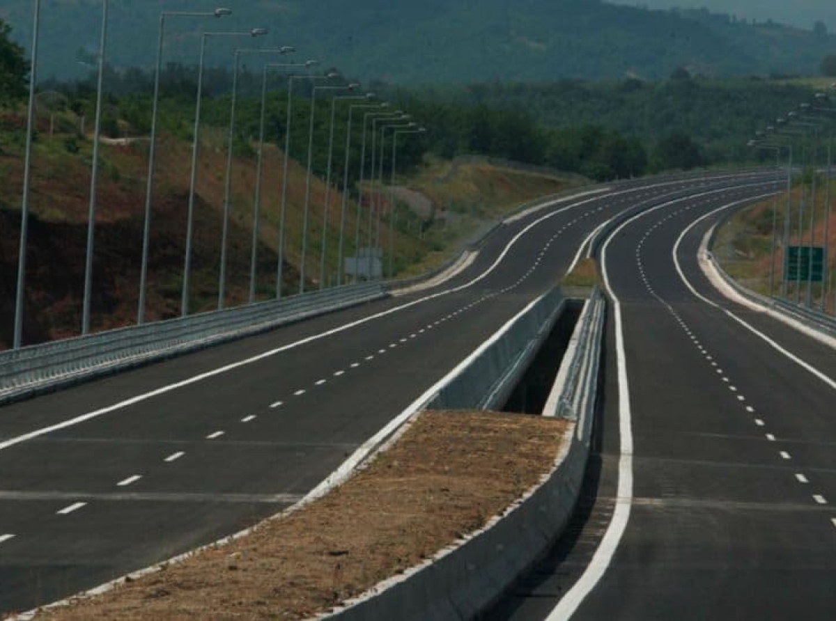 Αιτωλοακαρνανία: Μετέφεραν παράνομα αρνιά και έπεσαν στο οδόστρωμα στην Ιόνια 