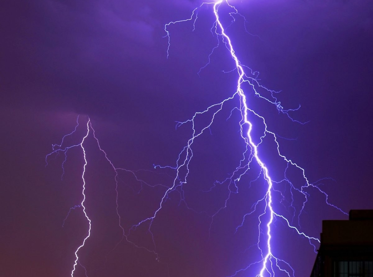 Κεραυνός έπεσε στο στρατόπεδο Μεσολογγίου – Προληπτικά στο νοσοκομείο 4 στρατιώτες