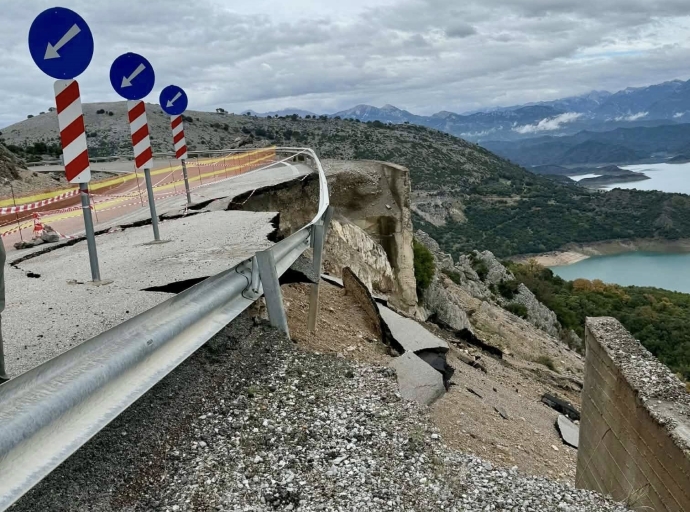 Eπικίνδυνη καθίζηση στο δρόμο από Αλευράδα προς Γέφυρα Τατάρνας