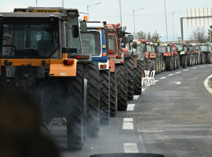 Την τελική απόφαση των μπλόκων περιμένει η κυβέρνηση: Αναπροσαρμογή στάσης σε περίπτωση οριστικής άρνησης διαλόγου 