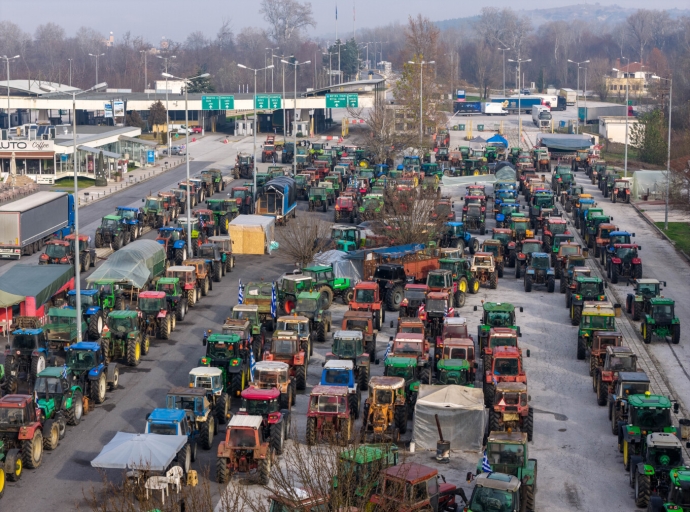 Στα μπλόκα αλλά με ανοιχτούς δρόμους οι αγρότες τα Χριστούγεννα,Χαλίκι Αιτωλοακαρνανίας: Δύο σκληρά μπλόκα