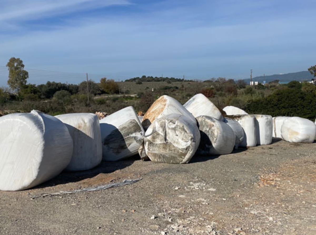 Μυστήριο με εγκαταλελειμμένη ποσότητα ζωοτροφών στον Δήμο Αμφιλοχίας – Άμεση κινητοποίηση των υπηρεσιών