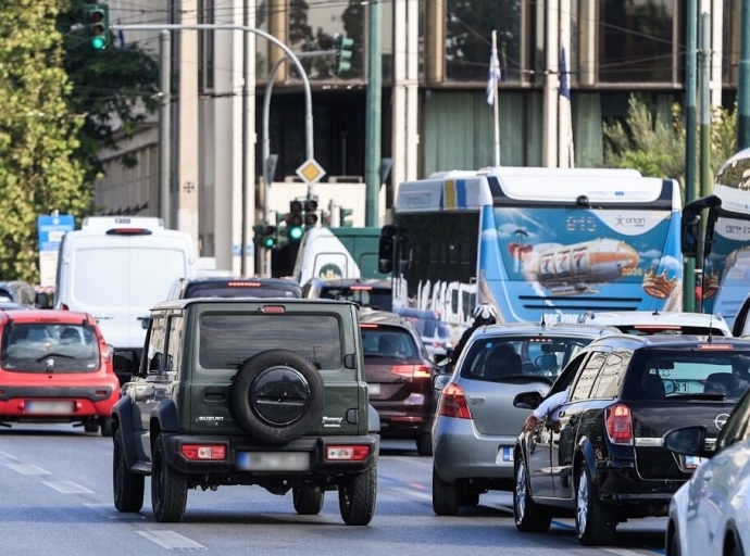ΑΑΔΕ: Πρόστιμα σε περίπου 790.000 ιδιοκτήτες οχημάτων για απλήρωτα τέλη κυκλοφορίας