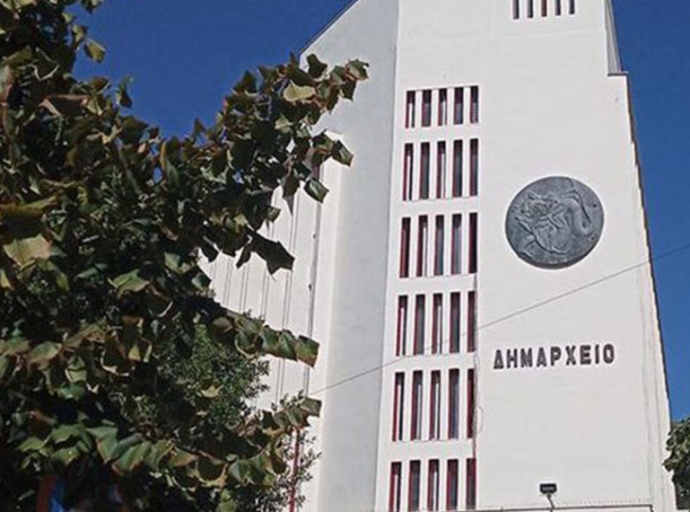 Σοβαρό επεισόδιο στο Δημαρχείο Αγρινίου: Άνδρας εισέβαλε στο γραφείο του Δημάρχου – Επίθεση σε υπάλληλο και προσαγωγή