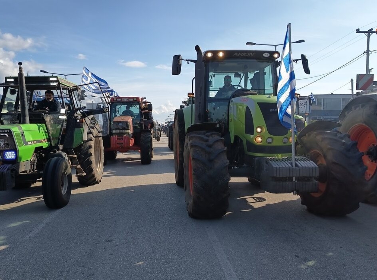 Μπλόκο στο Αγγελόκαστρο: Κλειστή η Ιόνια Οδός έως τη συνάντηση αγροτών – κυβέρνησης