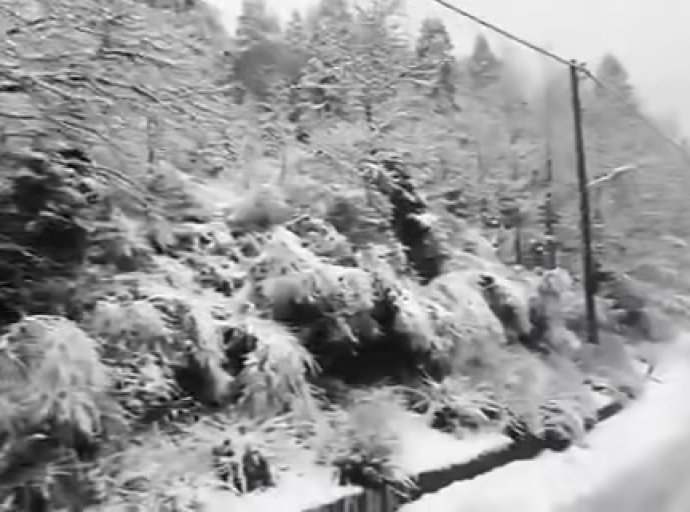 Χιονισμένο σκηνικό στο Λαμπίρι Αγρινίου – Στα λευκά τα ορεινά της Παραβόλας