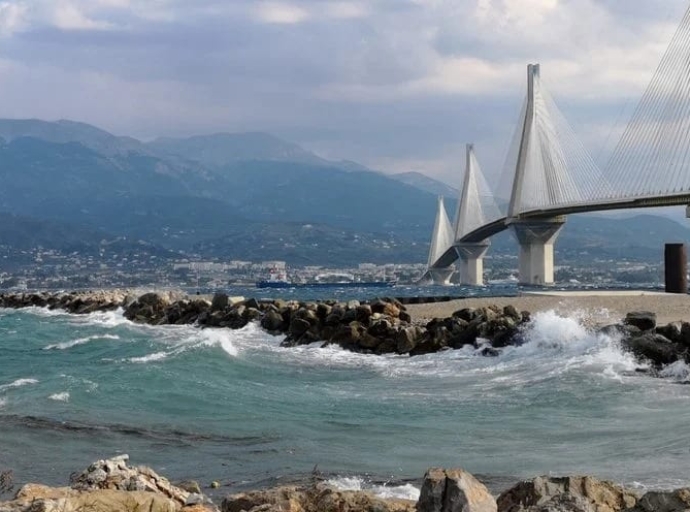 Σε ποια οχήματα απαγορεύεται η διέλευση στην Γέφυρα Ρίου Αντιρρίου λόγω ισχυρών ανέμων