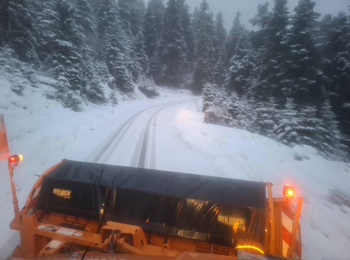 Βγήκαν από νωρίς τα εκχιονιστικά στο Λαμπίρι