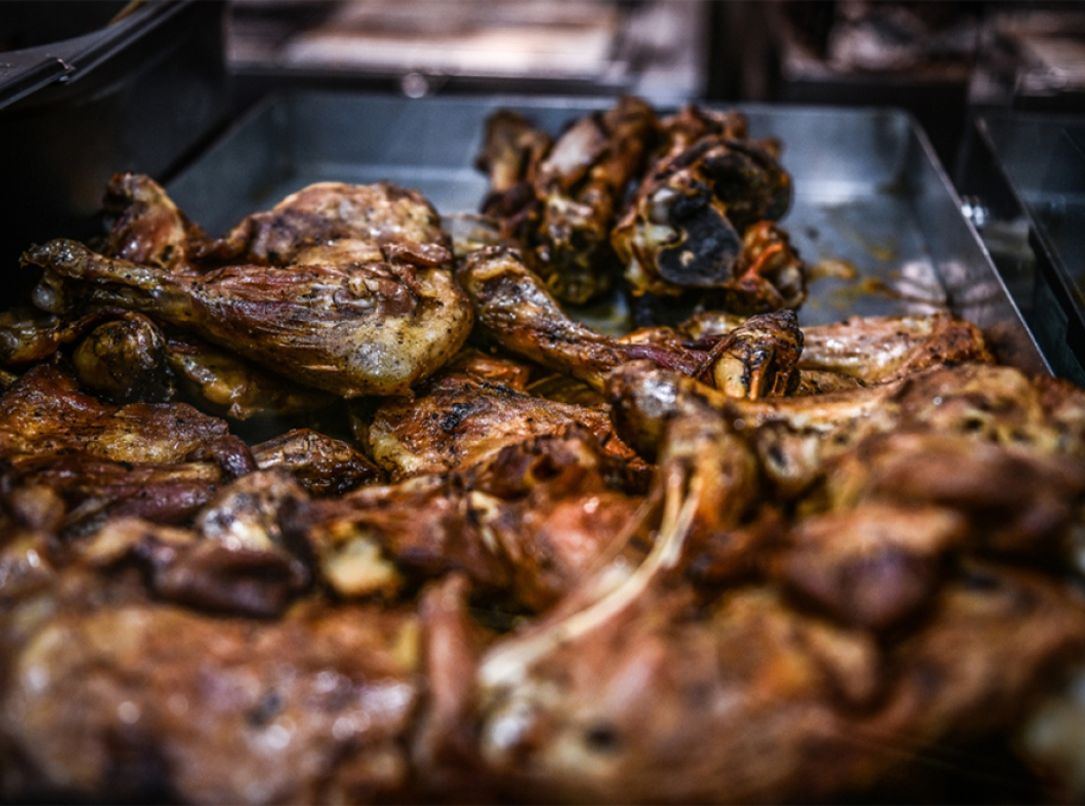 Τσικνοπέμπτη 2026: Έως 13% αυξήσεις στα κρέατα - Ακριβότερα μοσχάρι και αρνί 