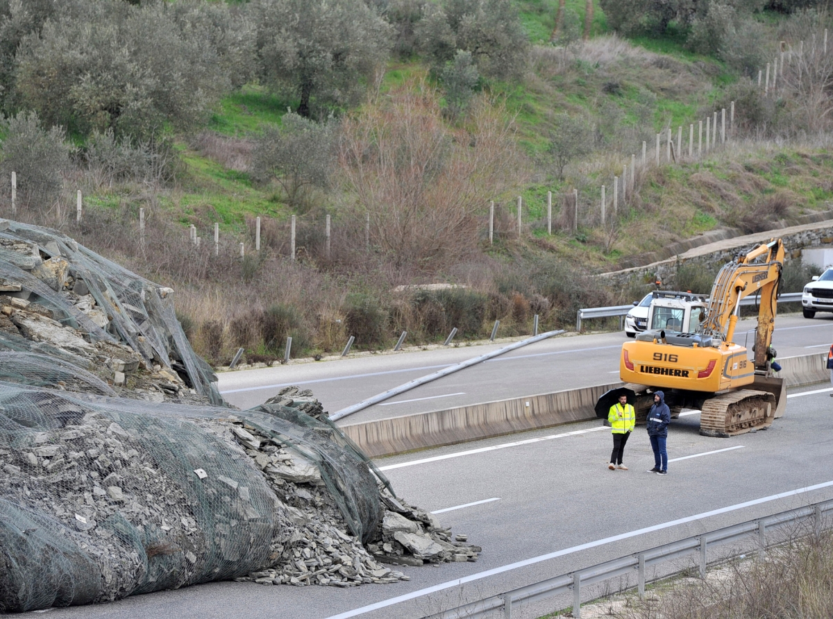 Ιονία οδός: Κλειστή 25 μέρες μετά την κατολίσθηση, προσπάθειες για να ανοίξει ως το Πάσχα