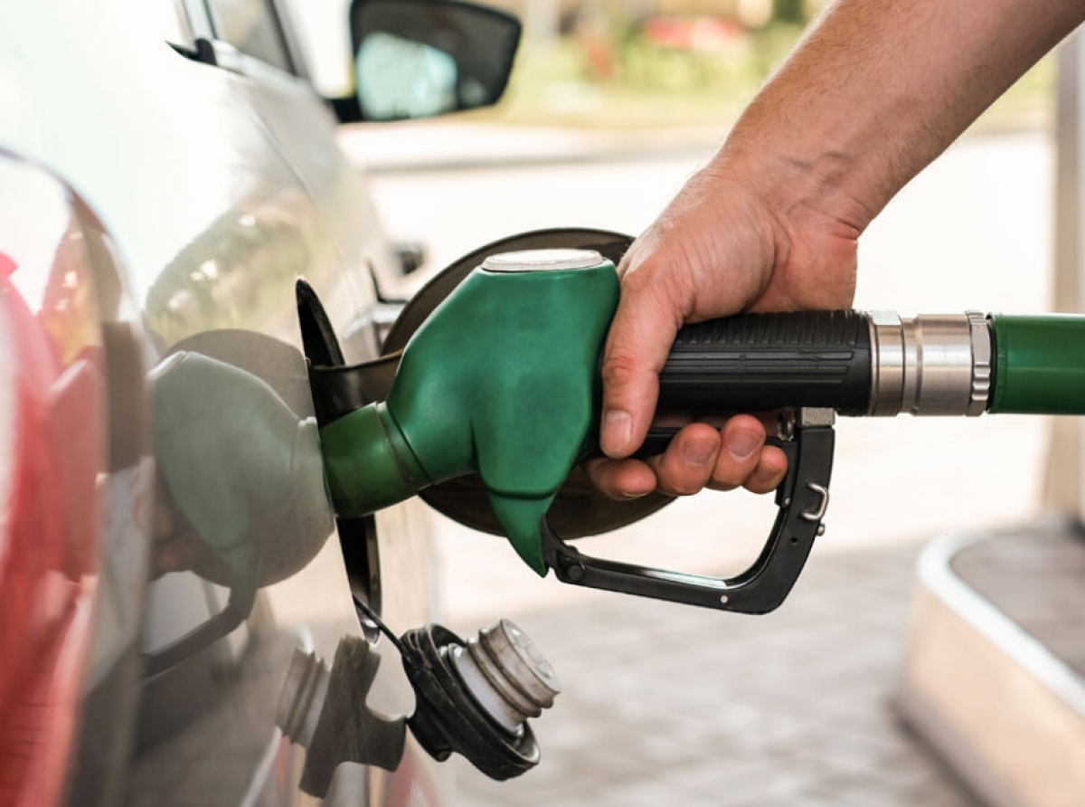 Στο τραπέζι μέτρα στήριξης και fuel pass αν το πετρέλαιο «εγκατασταθεί» στα 100 δολάρια το βαρέλι 