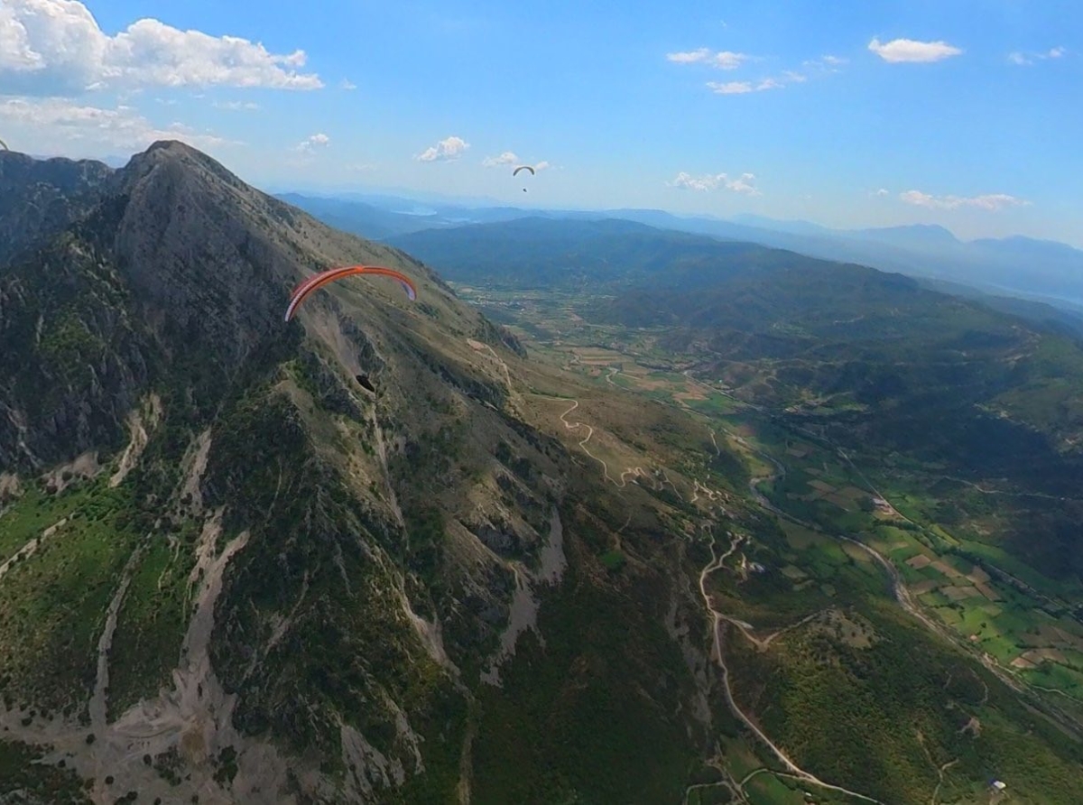 Αγώνες αλεξίπτωτου πλαγιάς στον Εμπεσό τον Μάιο