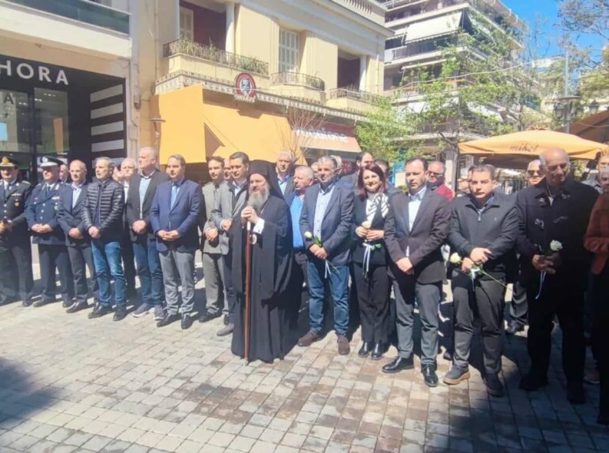 Αγρίνιο: Συγκίνηση στην επιμνημόσυνη δέηση για τα θύματα του βομβαρδισμού το 1941