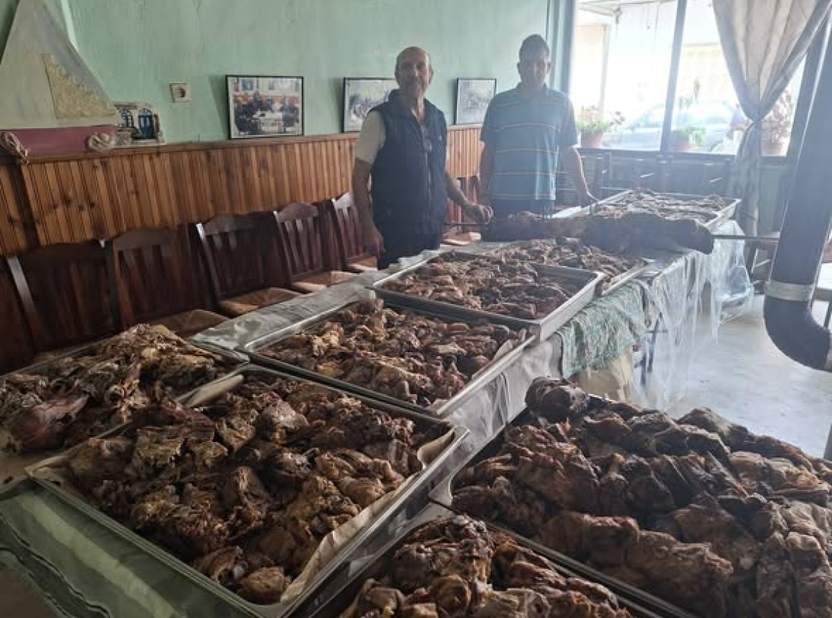 Αγρίνιο-Πάσχα αγάπης: Ψήθηκαν 15 αρνιά για τα συσσίτια του Αγίου Δημητρίου