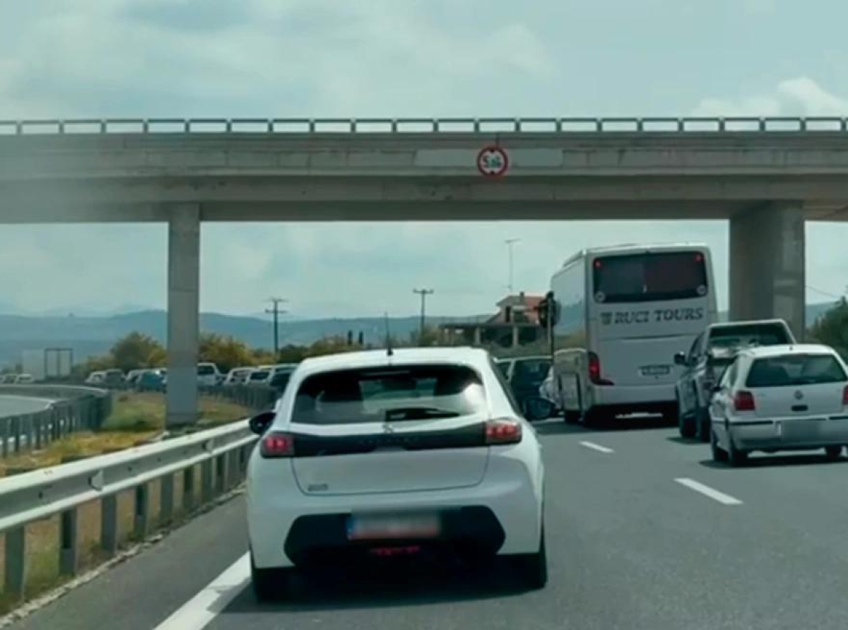 Με χαμηλές ταχύτητες στην Αθηνών-Κορινθού από το Κιάτο μέχρι τα Μέγαρα η επιστροφή των εκδρομέων, δείτε live που υπάρχουν τα μεγαλύτερα προβλήματα 