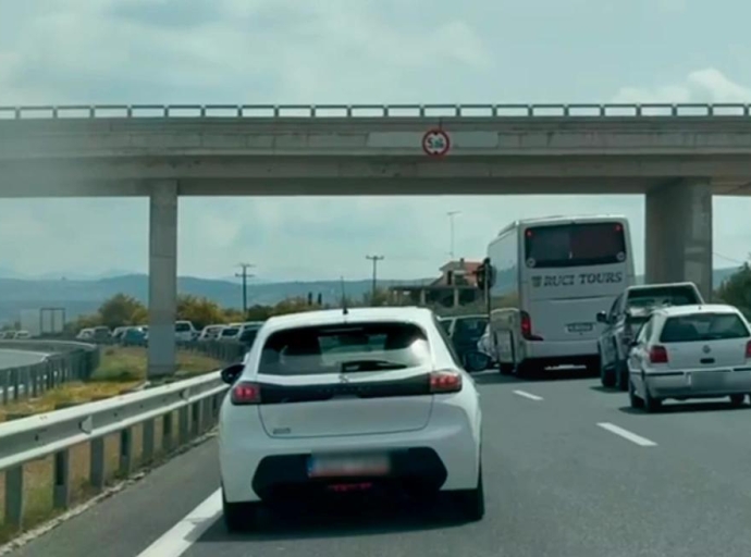 Με χαμηλές ταχύτητες στην Αθηνών-Κορινθού από το Κιάτο μέχρι τα Μέγαρα η επιστροφή των εκδρομέων, δείτε live που υπάρχουν τα μεγαλύτερα προβλήματα 