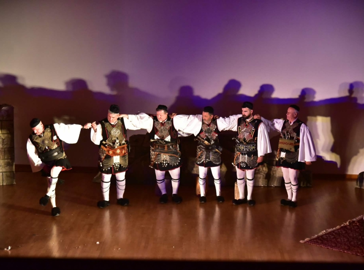 Η Έξοδος του Μεσολογγίου «ζωντάνεψε» στην Άμφισσα με το δρώμενο των Πανηγυριστών του «Αη Συμιού»