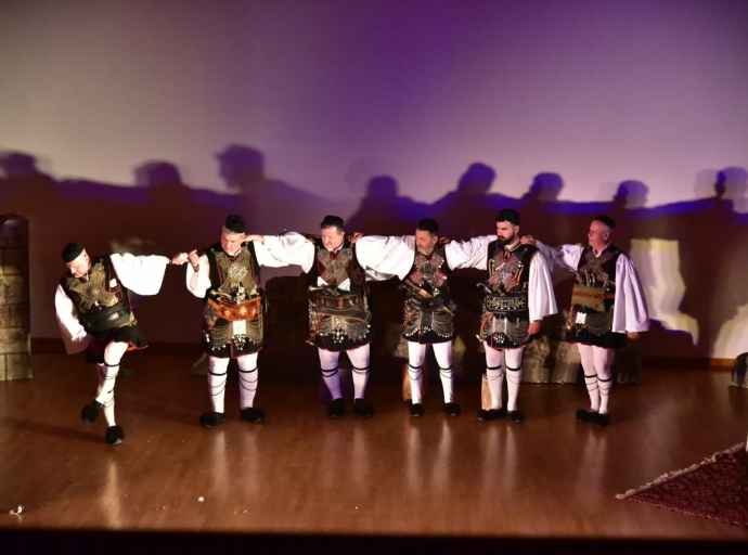 Η Έξοδος του Μεσολογγίου «ζωντάνεψε» στην Άμφισσα με το δρώμενο των Πανηγυριστών του «Αη Συμιού»