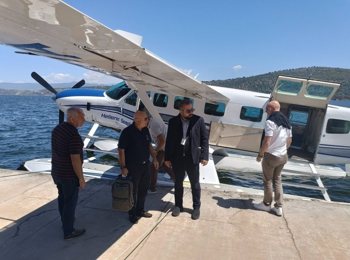 Στην Αμφιλοχία προσγειώθηκε υδροπλάνο με τον Πρόεδρο της “Hellenic Seaplanes”