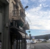 Αμφιλοχία: Νέος στύλος φωτισμού περνά μέσα από… τέντα σπιτιού 