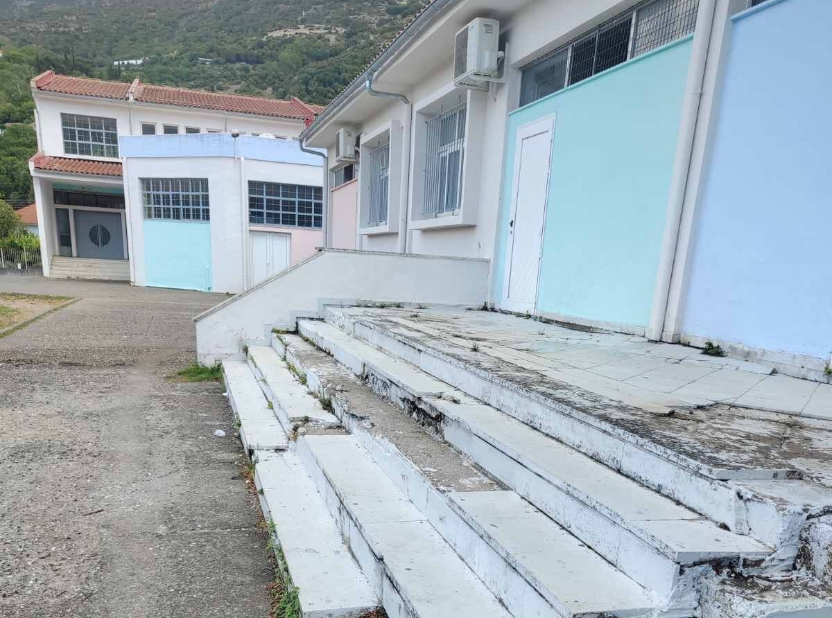 Πρόεδρος Εμπεσού: Πλήρης εγκατάλειψη του Γυμνασίου – Λυκείου του χωριού