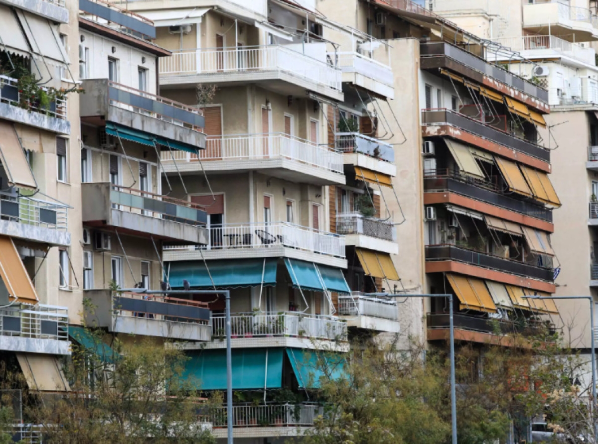 Αλλάζουν όλα στις πολυκατοικίες: «Σπάνε» ή ενώνονται τα οροφοδιαμερίσματα, τι προβλέπεται για τα απλήρωτα κοινόχρηστα 